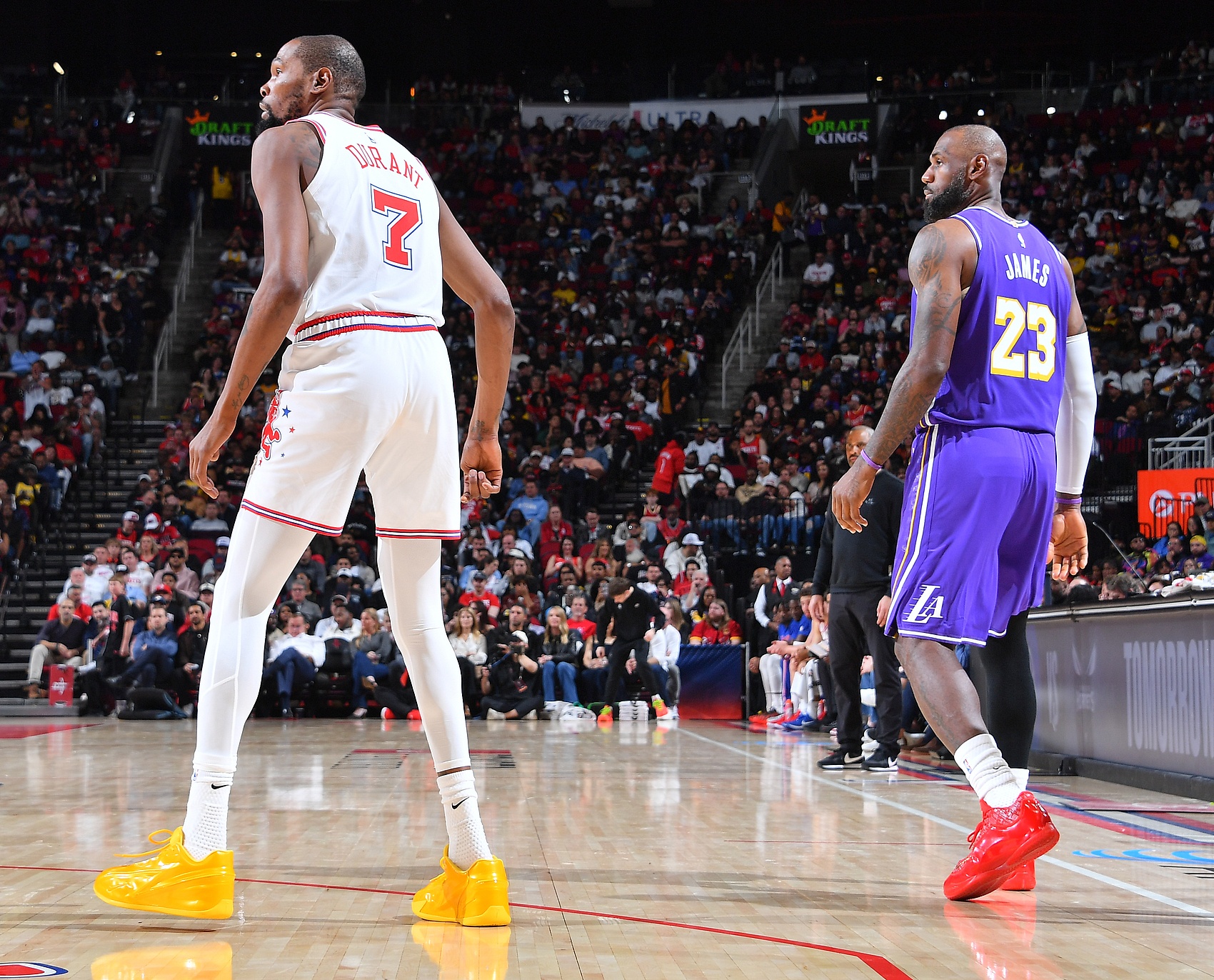NBA彩经：火箭拿下湖人扳回一城 马刺拒爆冷胜开拓者再领跑